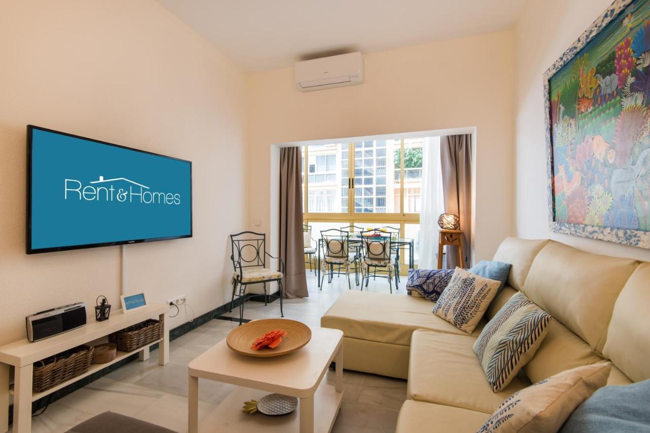 Rentandhomes Beachfront Center *