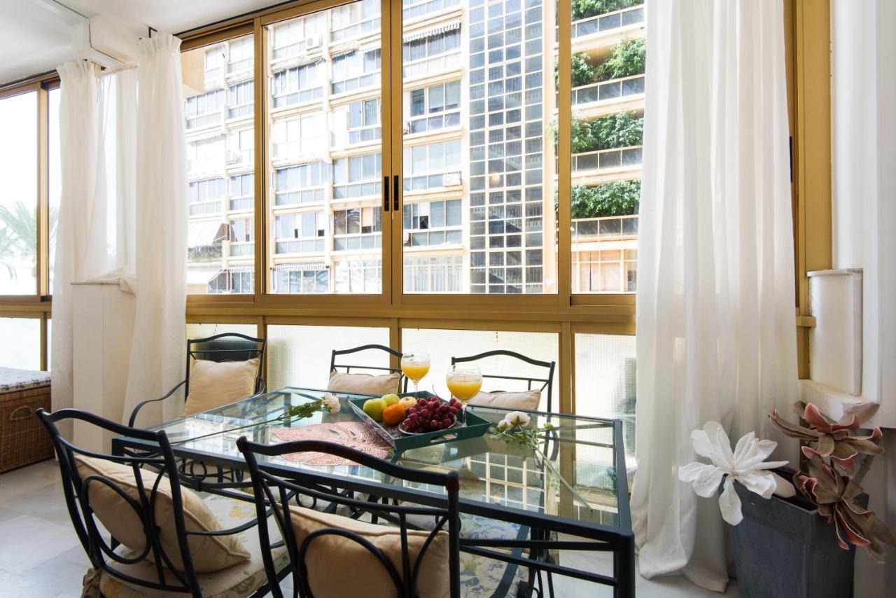 Rentandhomes Beachfront Center Appartement *