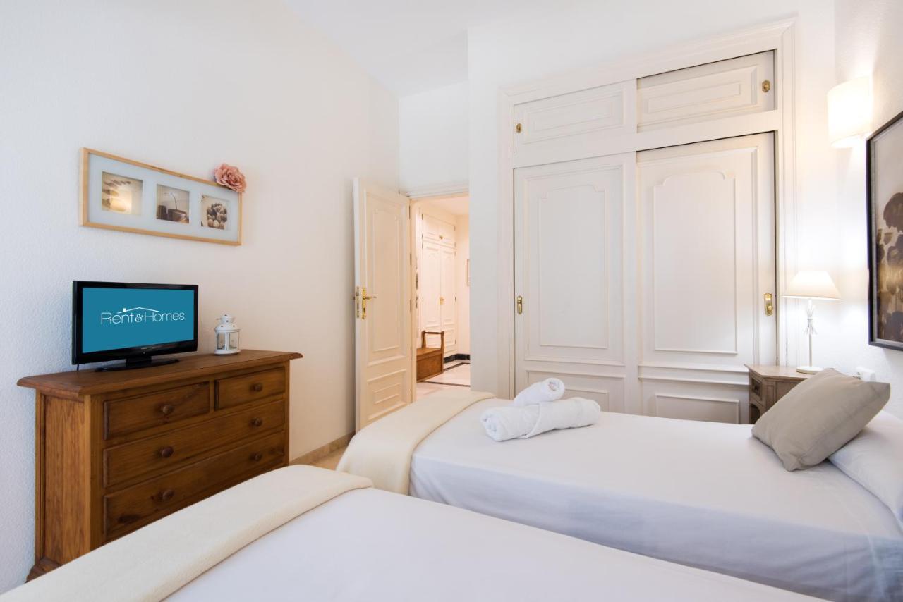Rentandhomes Beachfront Center Appartement