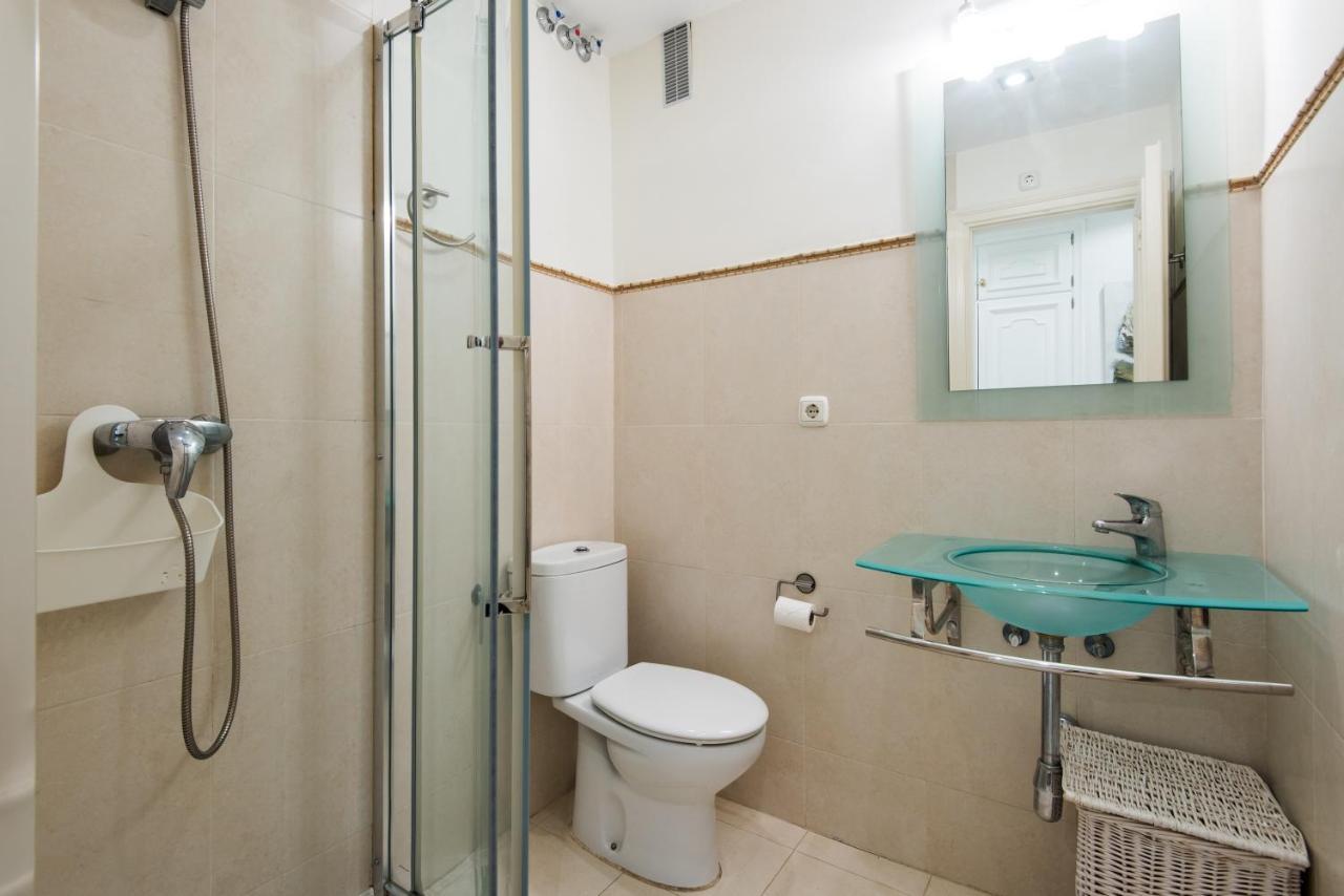 Rentandhomes Beachfront Center Appartement