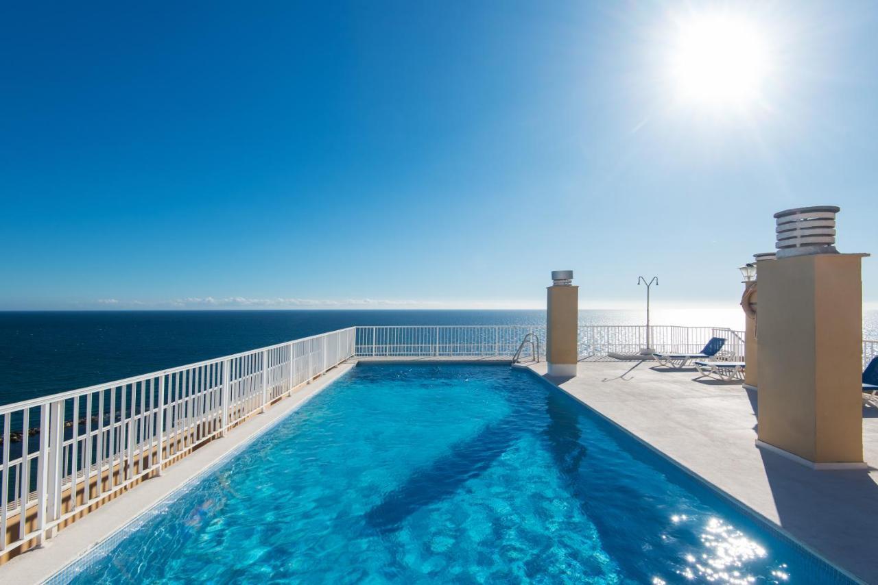 Rentandhomes Beachfront Center Appartement