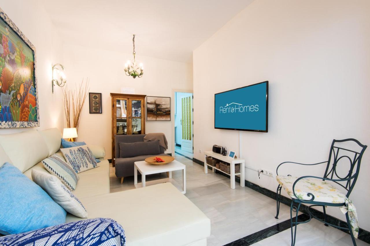 Rentandhomes Beachfront Center * Marbella