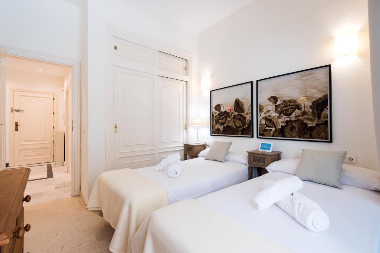 Rentandhomes Beachfront Center *