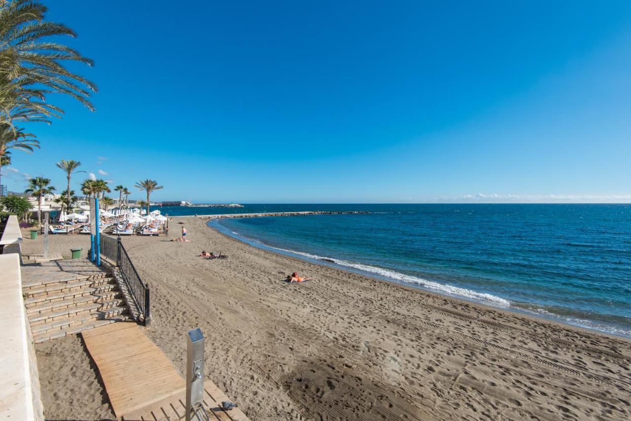 Rentandhomes Beachfront Center Appartement *